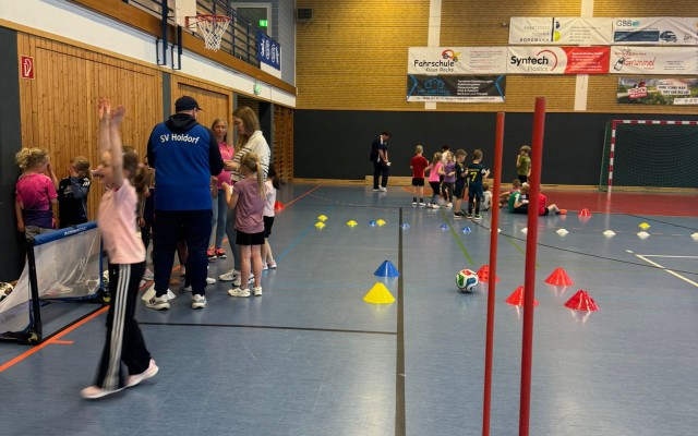 Fußball-Kennlerntage beim SV Holdorf – 280 Grundschulkinder zu Gast